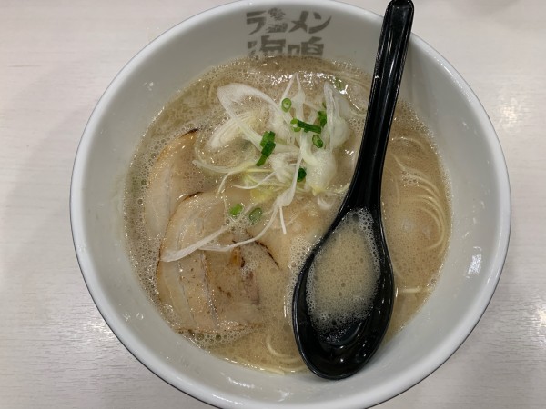 「とんこつラーメン」@ラーメン海鳴 福岡空港店の写真