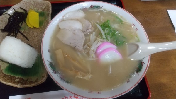 「中華そば770円、おにぎり1個154円」@武蔵屋食堂の写真