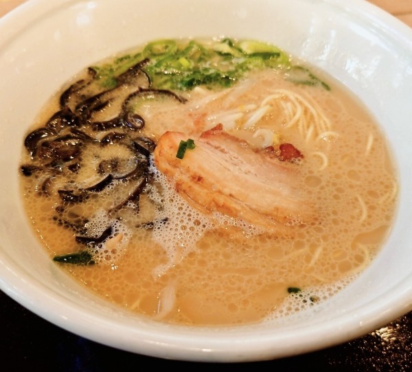 「白丸とんこつ」@RAMEN EXPRESS 博多一風堂 ららぽーと柏の葉店の写真