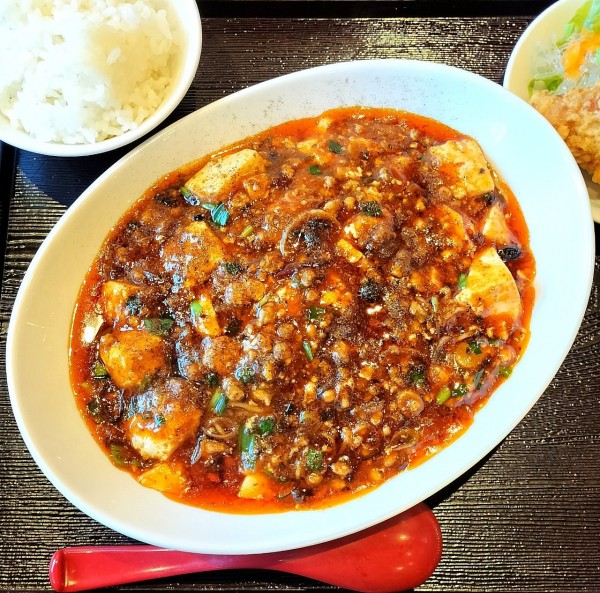 「四川マーボーメンセット 1250円＋激辛 150円」@中華ダイニング 秀丸の写真