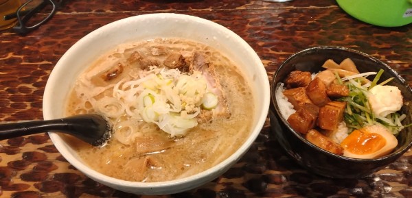 「極味噌＋炙りﾁｬｰｼｭｰ丼ｾｯﾄ」@北のらーめん 美空の写真