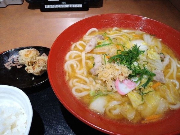 「豚菜麺（とり天トッピング）」@得得うどん 伏見竹田店の写真