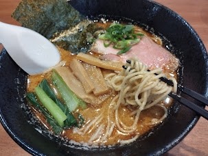 「ニンニクらーめん(900) *駐車場情報」@麺屋福丸の写真