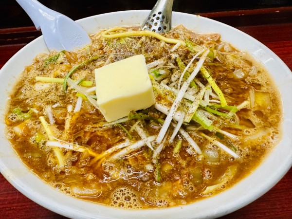 「【限定】濃厚味噌ソバ+バター【970円】」@鶏こく中華 すず喜の写真