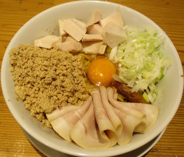 「鶏まぜそば（200g）1000円」@麺屋鈴春の写真