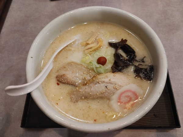 「しおラーメン 大盛り 950+100円」@らーめん 山頭火 越谷イオンレイクタウン店の写真