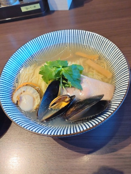 「限定　シジミとホタテとムール貝の中華そば　大盛」@寿製麺よしかわ 坂戸店の写真