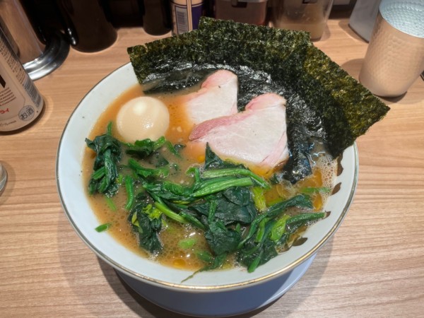 「特選A、ほうれん草トッピング」@ラーメン 野良裏家の写真