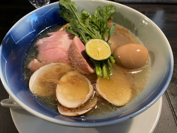 「鴨と蛤の塩らぁめん 味玉」@KaneKitchen Noodlesの写真