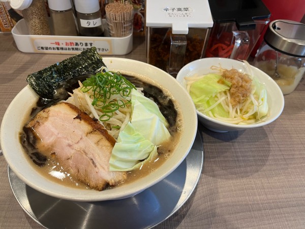「マックロなエキトン 950円＋ミニジロめし(ランチサービス)」@エキトンの店 井の庄の写真
