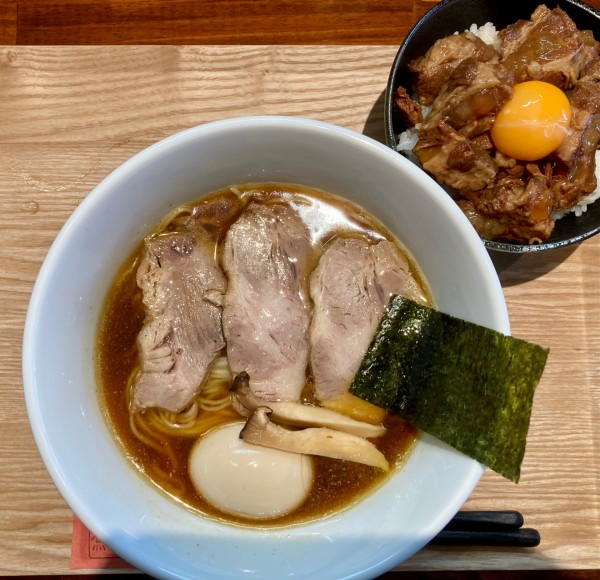「特製煮干そば+とろ肉丼」@煮干そば HIMAWARIの写真