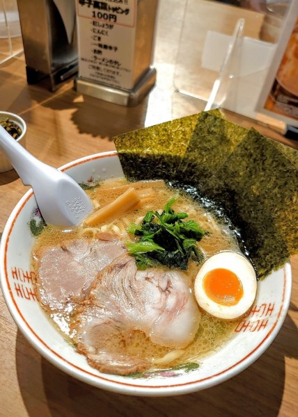 「とんこつ醤油ラーメン」@三代目 博多 だるま アクアシティお台場店の写真