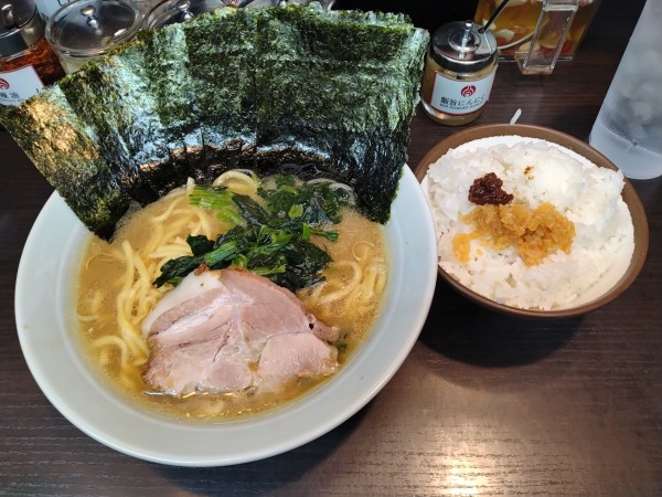 「ラーメン(並)¥780+のり¥120+ライス¥100-」@ラーメン 吉田屋の写真