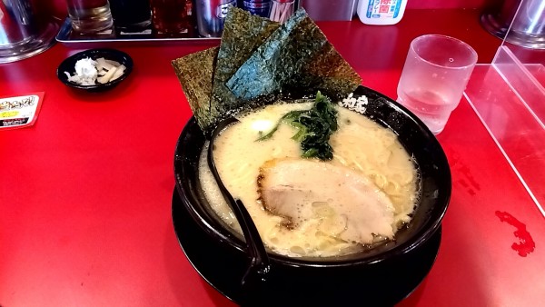 「ラーメン（８００円）」@横浜家系ラーメン 新松木大和家の写真