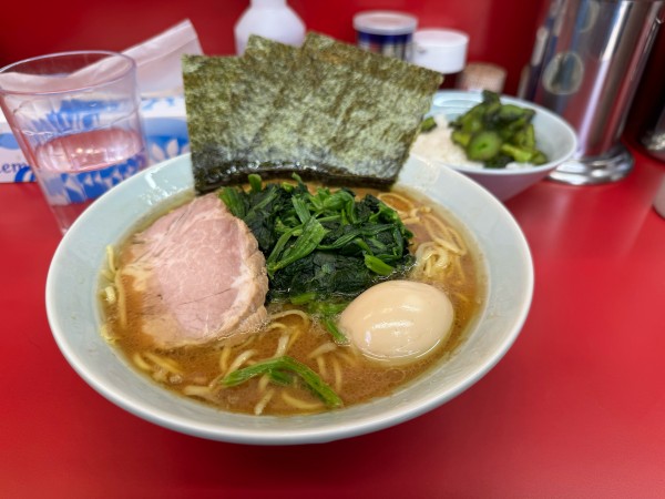 「ラーメン　ほうれん草」@横浜ラーメン 武蔵家 大宮店の写真