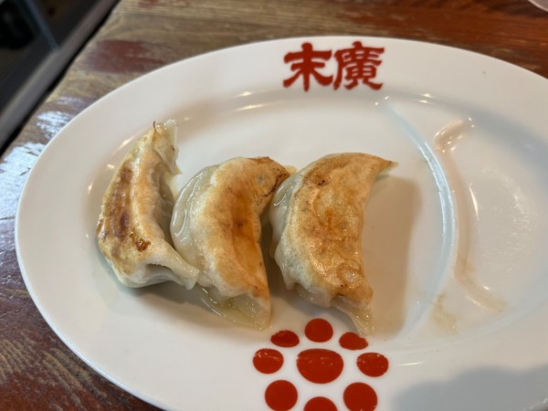 「ギョーザ3個（セットメニュー15時までサービス）」@末廣 千駄木店の写真