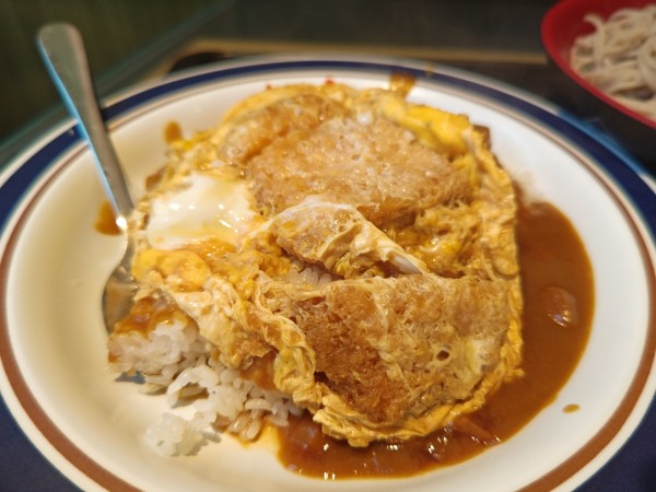 「カレーかつ丼」@名代 富士そば 北千住店の写真