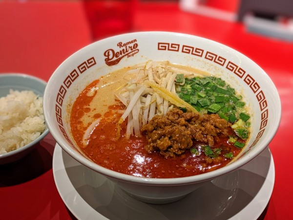 「白胡麻担々麺（小辛）」@Ramen Deniroの写真