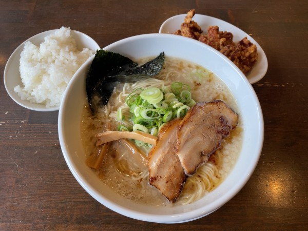 「濃塩・唐揚げセット」@豚骨醤油ラーメン ばり嗎 上里店の写真