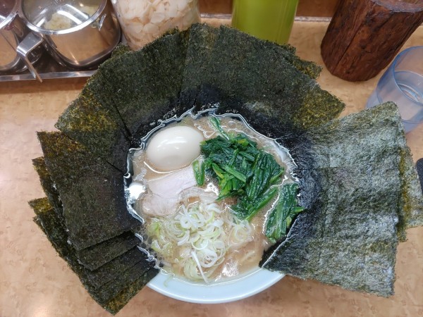 「ラーメン+味玉+のり」@ラーメン西山家 君津店の写真