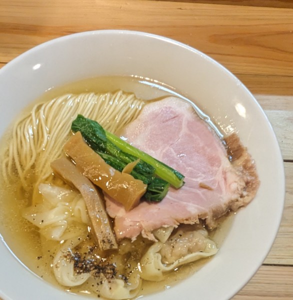 「塩  雲呑中華そば  1,050円」@世田谷中華そば 祖師谷七丁目食堂の写真