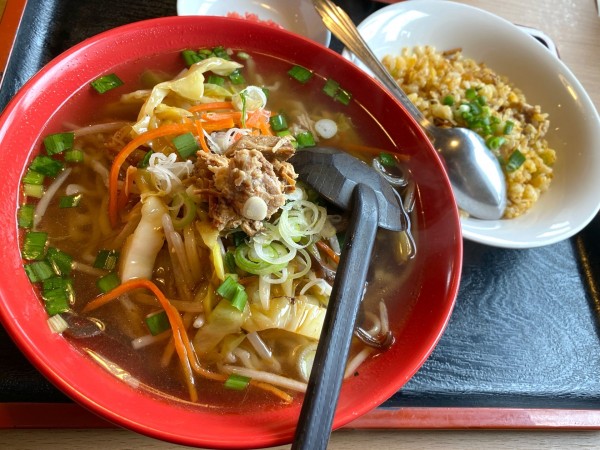 「しせんらーめん 810円＋炒飯（ハーフ） 330円」@らーめん しせん 相老駅店の写真