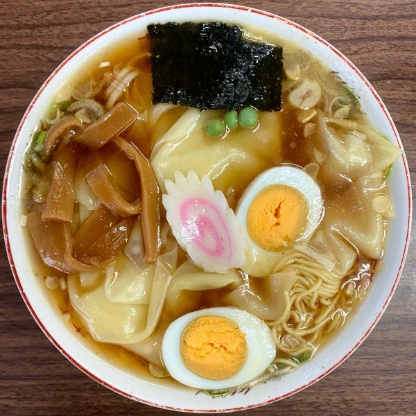 「ワンタンメン  ¥800円（ゆで玉子＋50円）」@多万里食堂の写真