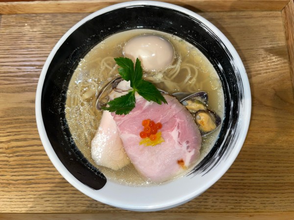 「浅蜊とムール貝の汐そば(¥1,000) 半熟味玉(¥150)」@麺処しろくろの写真