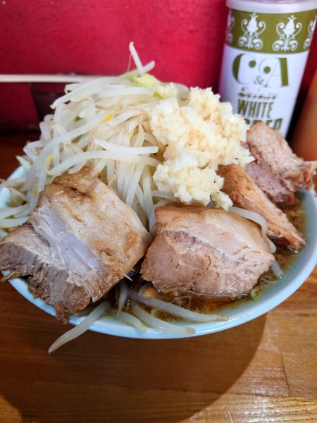 「チャーシュー麺 野菜マシ ニンニク」@ラーメン髭の写真