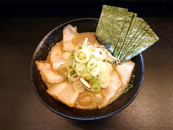 「チャーシュー焼きあごらーめん」@麺屋なにがしの写真