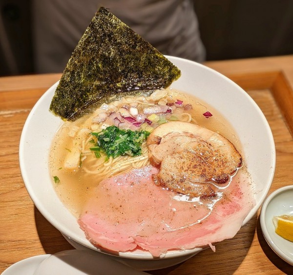 「魚介薫る貝ダシ汐そば」@おダシと銀しゃり 中華そば二兎の写真