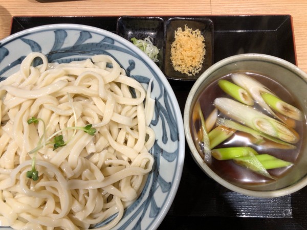 「ざるうどん650 特盛550g200 計850」@あそこのうどん 祐天寺店の写真