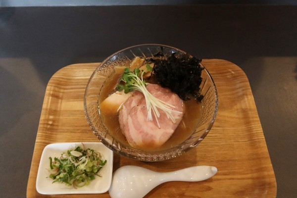 「【季節限定】冷製濃厚煮干ラーメン¥1050」@麺屋 花枇の写真