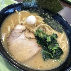 豚骨醤油ラーメン