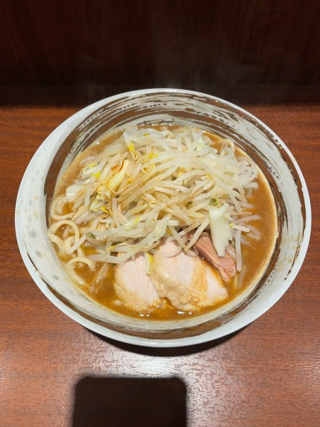 「ラーメン(900円)カラメ」@麺屋づかちゃん 港南台店の写真