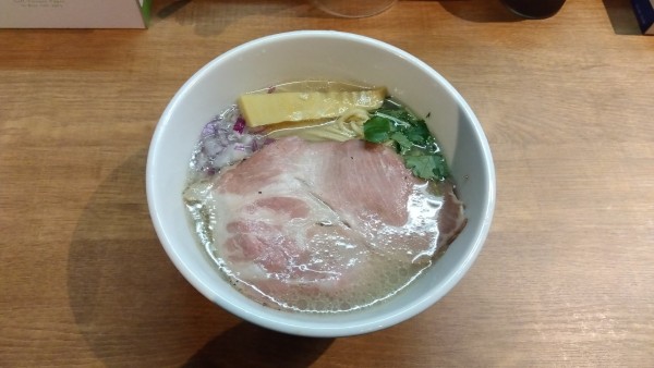 「貝と牛の中華そば　塩　大盛」@貝そばもぉむの写真