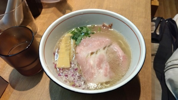 「蛤と鰹の中華そば　塩」@貝そばもぉむの写真