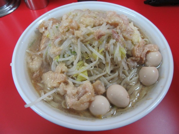 「小ラーメン（９００円）＋うずら１００円」@ラーメン二郎 柏店の写真