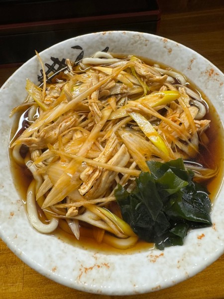「ピリ辛鶏ネギうどん」@とらやの写真