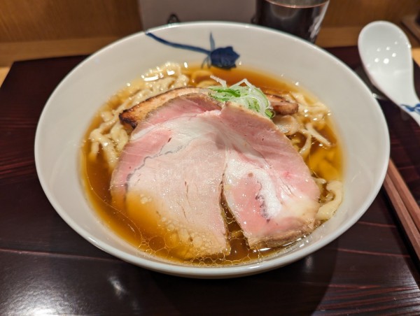 「醤油　中太手揉み麺」@麺 みつヰの写真