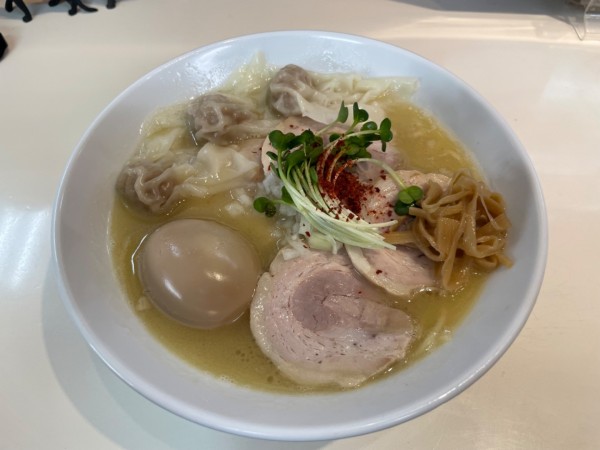 「ホワイト・クリーミーィぱいたん 特ばり」@らぁ麺 ひなたの写真