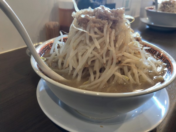 「らーめん（豚１枚）　お腹空いてます」@顎で喰らえ ラウンドワン草加店の写真