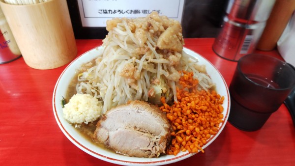 「ラーメンミニ(全マシ)」@ラーメン鷹の目 明大前店の写真