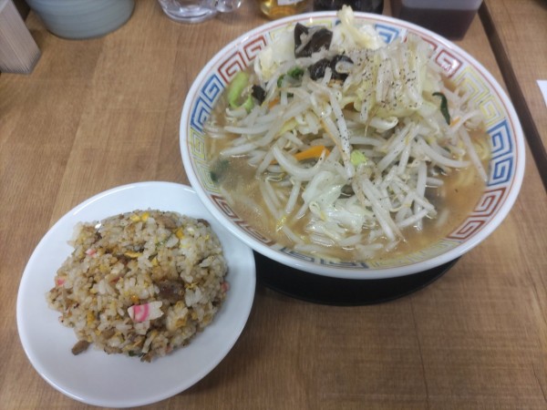 「たんめん（太麺）+半チャーハン」@らーめん藤加の写真