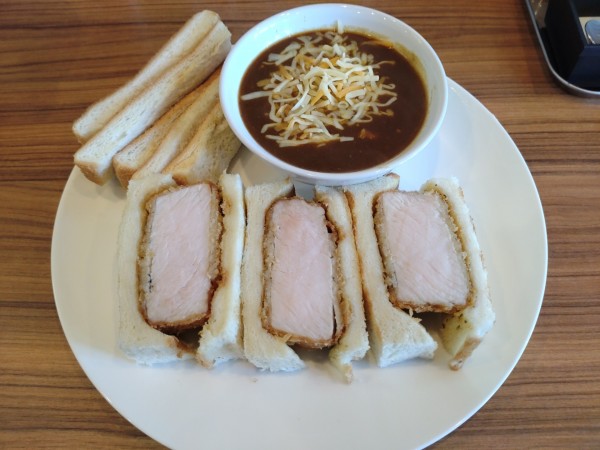 「スペシャルポークカツサンド　１１００円　※」@Curryfornia Standの写真