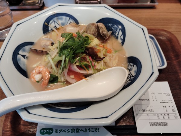 「海鮮ちゃんぽん　　　９２０円」@リンガーハット TOKYO PREMIUM 新橋店の写真