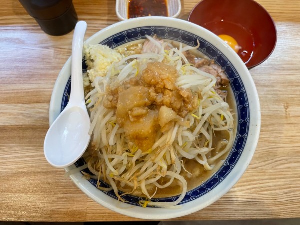 「小ラーメン ¥850 生玉 ¥50 ラー油 ¥50」@自家製麺223の写真