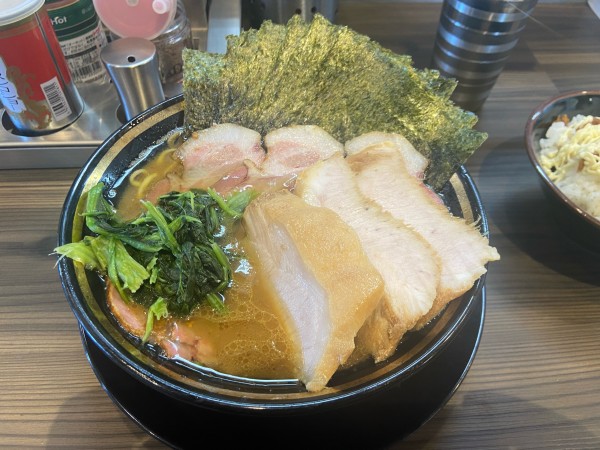 「チャーシューメン3枚　のり　トントロ×3   カタコイオオ」@家系ラーメン がくの写真