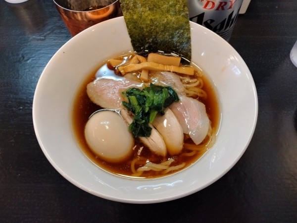 「鴨がら中華そば(しょうゆ)味玉¥980+各種酒¥500-」@戸田ラーメンベース 和み食堂の写真
