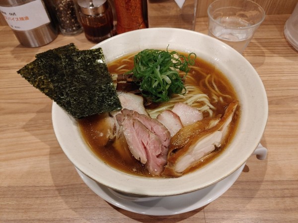 「特製醤油　中盛り　1500+100円」@麺処 ほん田 秋葉原本店の写真